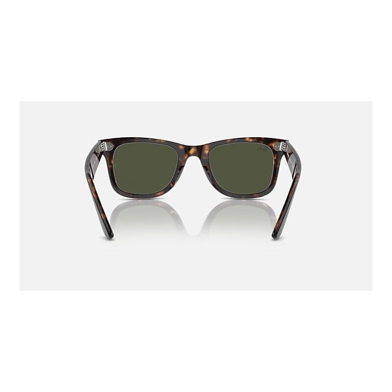 Ray-Ban Wayfarer Classic - Sunglasses | Hardloop