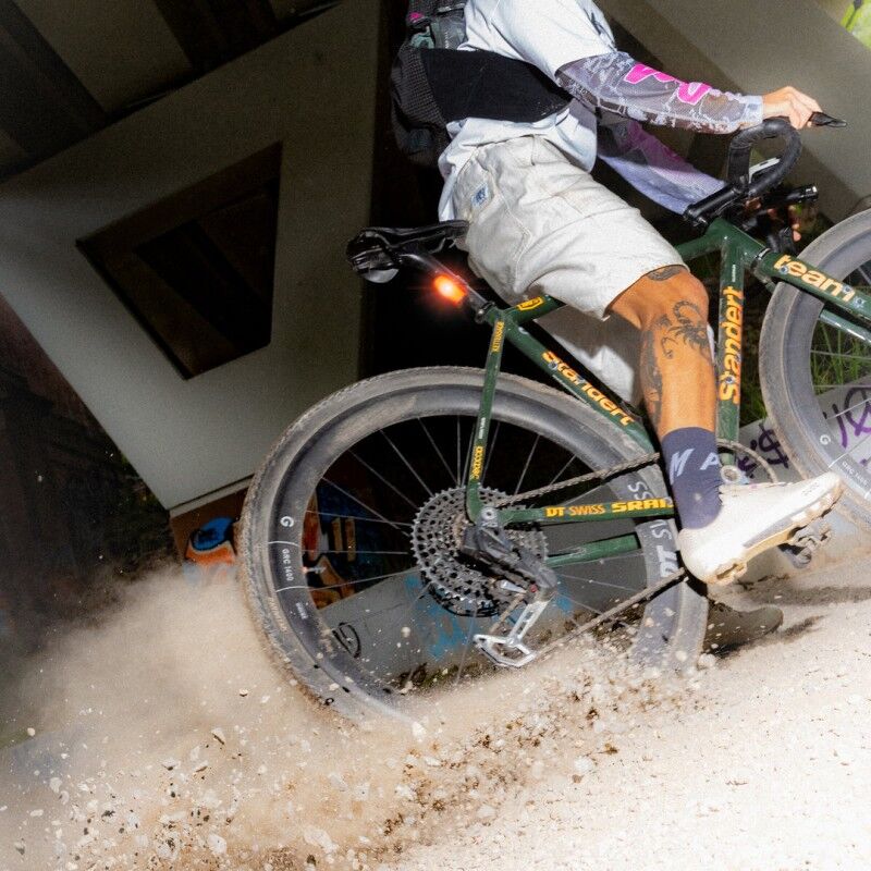 Knog Blinder Pro 1400 & Cobber Reflex Rear - Luz dianteira bicicleta | Hardloop
