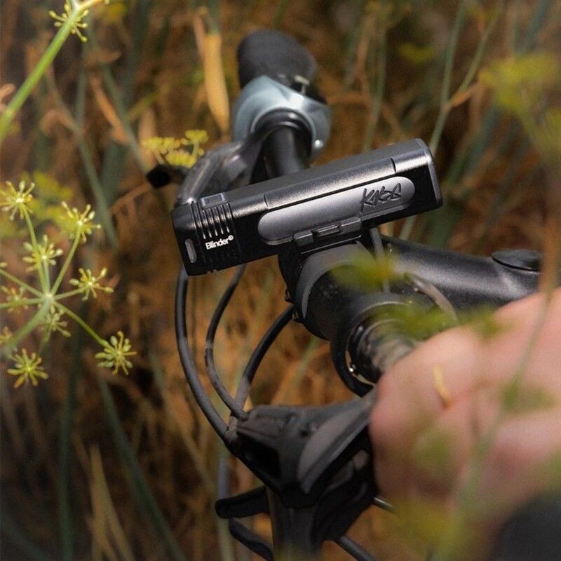 Knog Blinder Pro 700 & Blinder Rear - Luce anteriore per bici | Hardloop