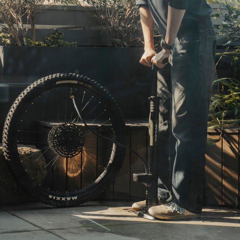 Topeak JoeBlow Mountain X Digital - Floor Pump | Hardloop