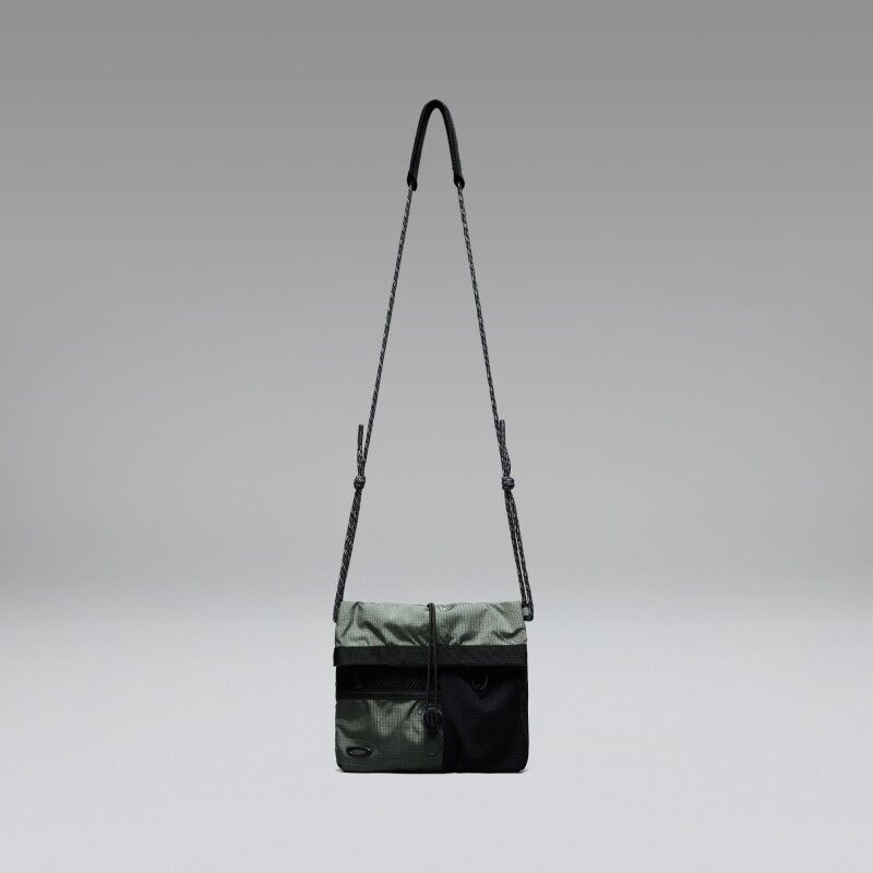 Oakley Reserve Pouch - Olkalaukut | Hardloop