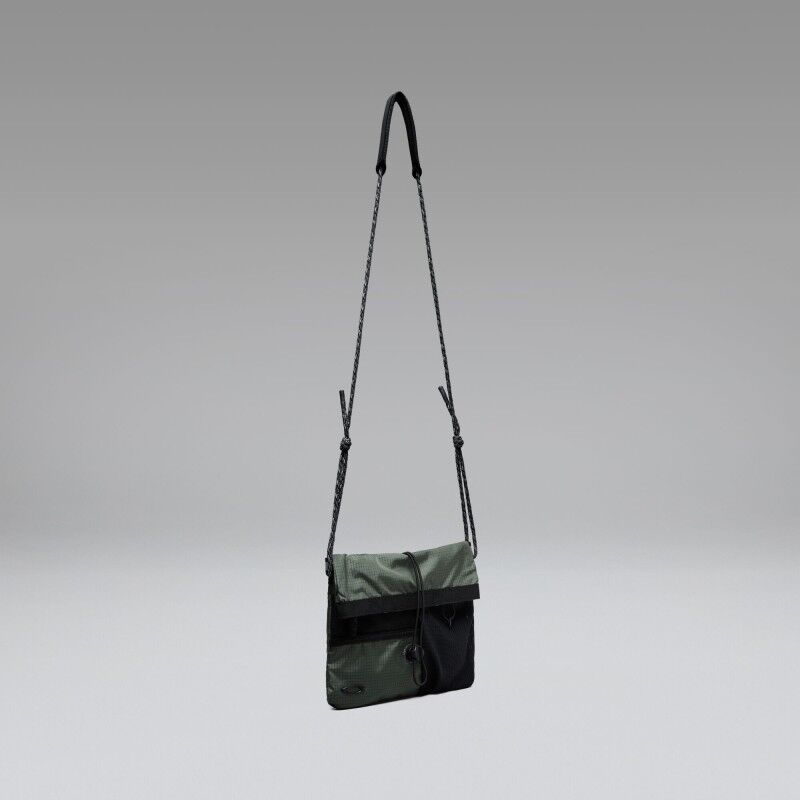 Oakley Reserve Pouch - Travel Shoulder bag | Hardloop