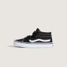 Black / True White