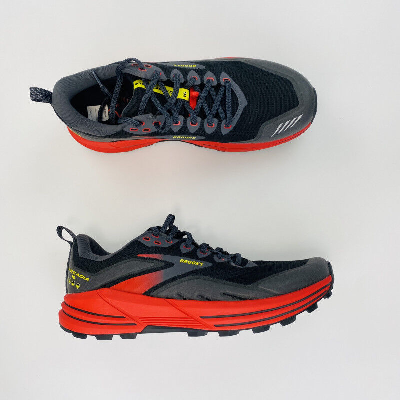 Brooks Cascadia 16 - Second Hand Trail running shoes - Men's - Black - 44.5 | Hardloop