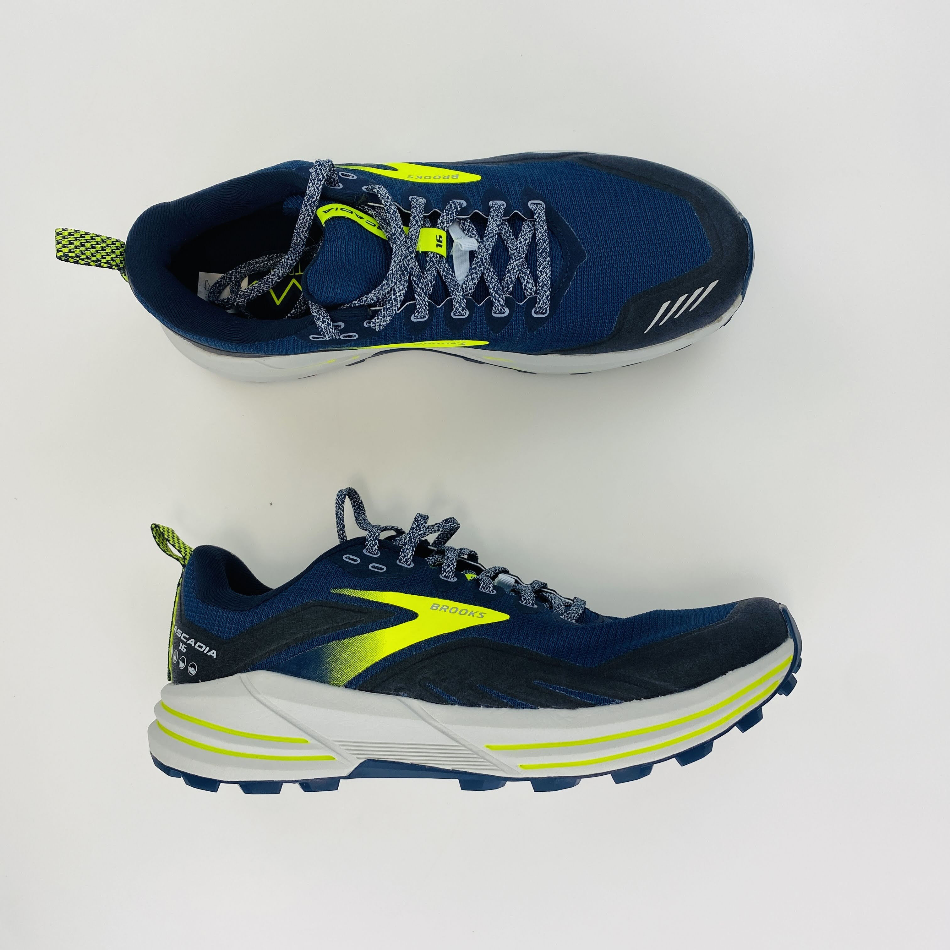 Brooks Cascadia 16 Second Hand Trail running shoes Men s Blue 44 Hardloop