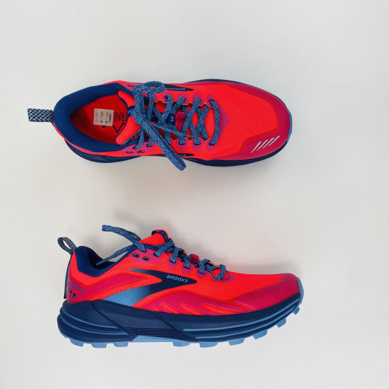 Brooks Cascadia 16 - Second Hand Trail running shoes - Women's - Pink - 40.5 | Hardloop