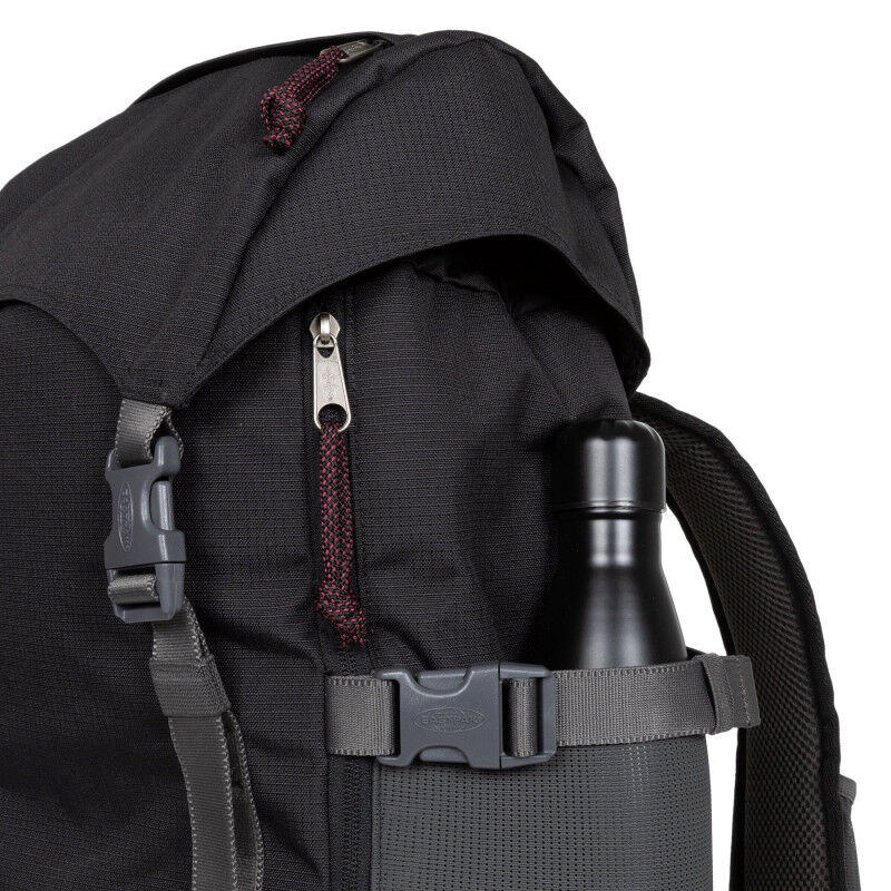 Eastpak Out Camera Pack - Vandringsryggsäck | Hardloop