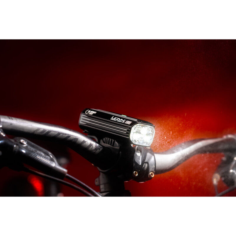 Lezyne Mega Drive 1800L - Kit éclairage vélo | Hardloop