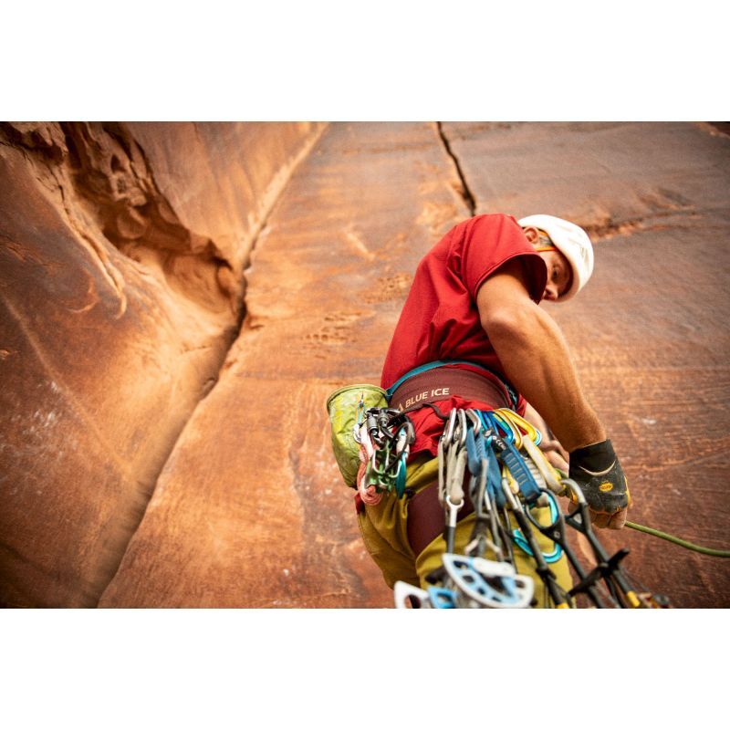 Blue Ice Cuesta - Imbrago arrampicata