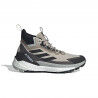 Wonder Beige / Core Black / Semi Green Spark