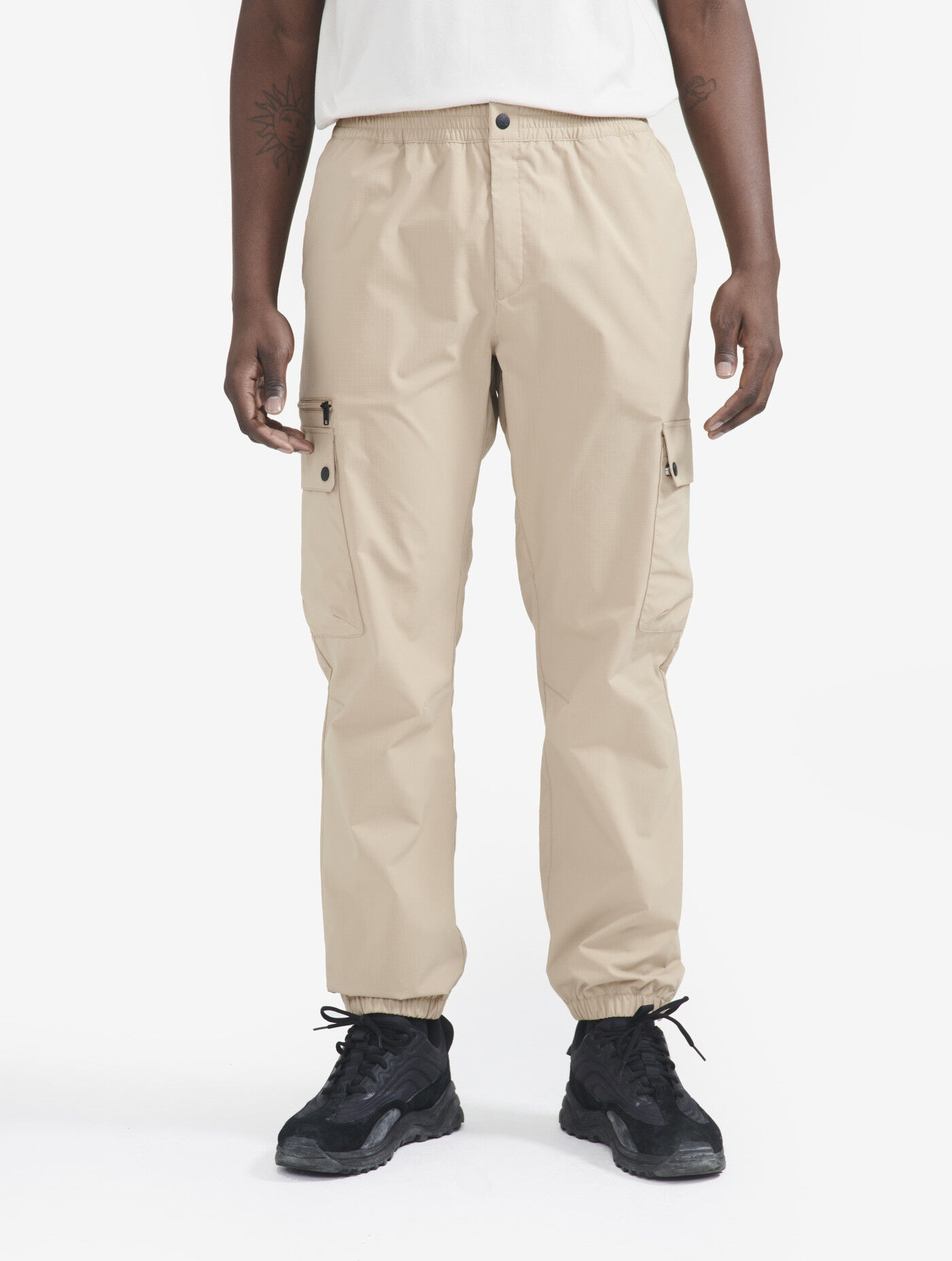 Aigle Water-repellent and UV-C® pants with elasticated waist - Pantalones - Hombre | Hardloop