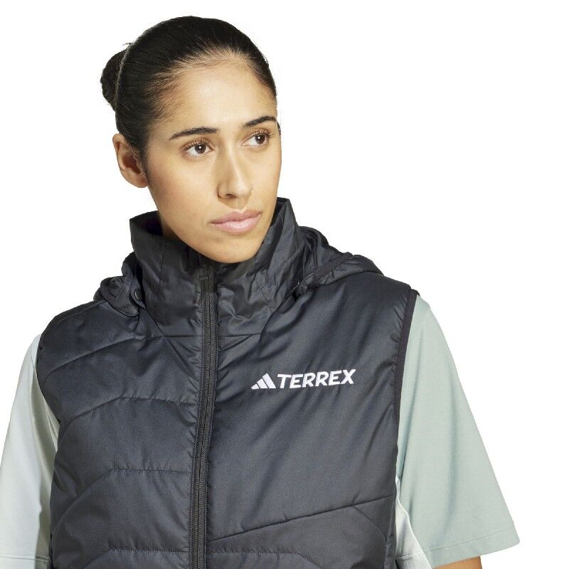 adidas Multi Insulated Hooded Vest - Väst - Dam | Hardloop