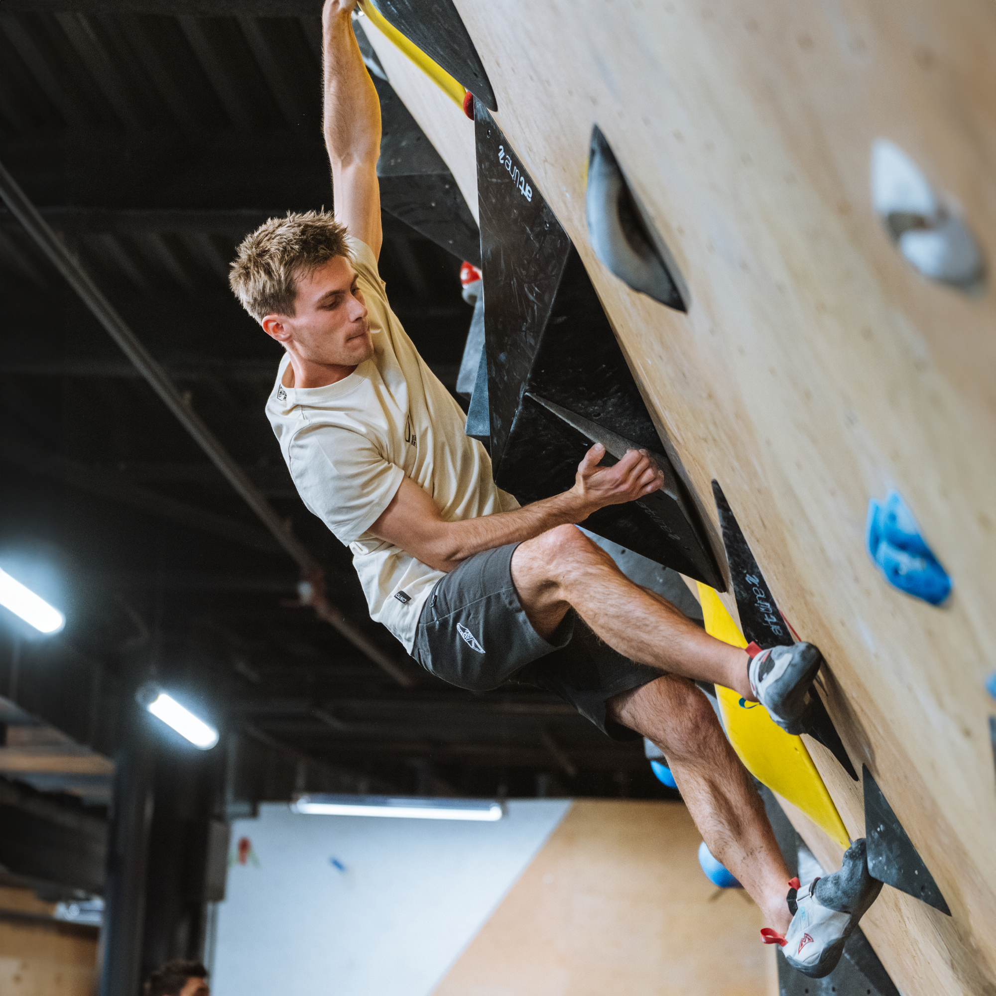 Looking For Wild Short F208 - Short escalade homme | Hardloop