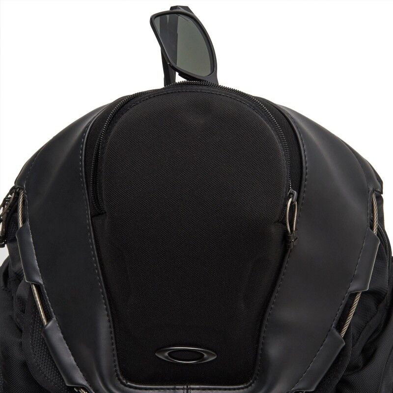 Oakley Kitchen Sink - Backpack | Hardloop