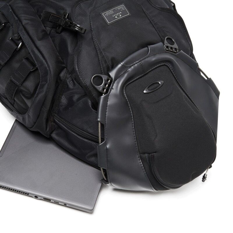 Oakley Kitchen Sink - Rucksack | Hardloop
